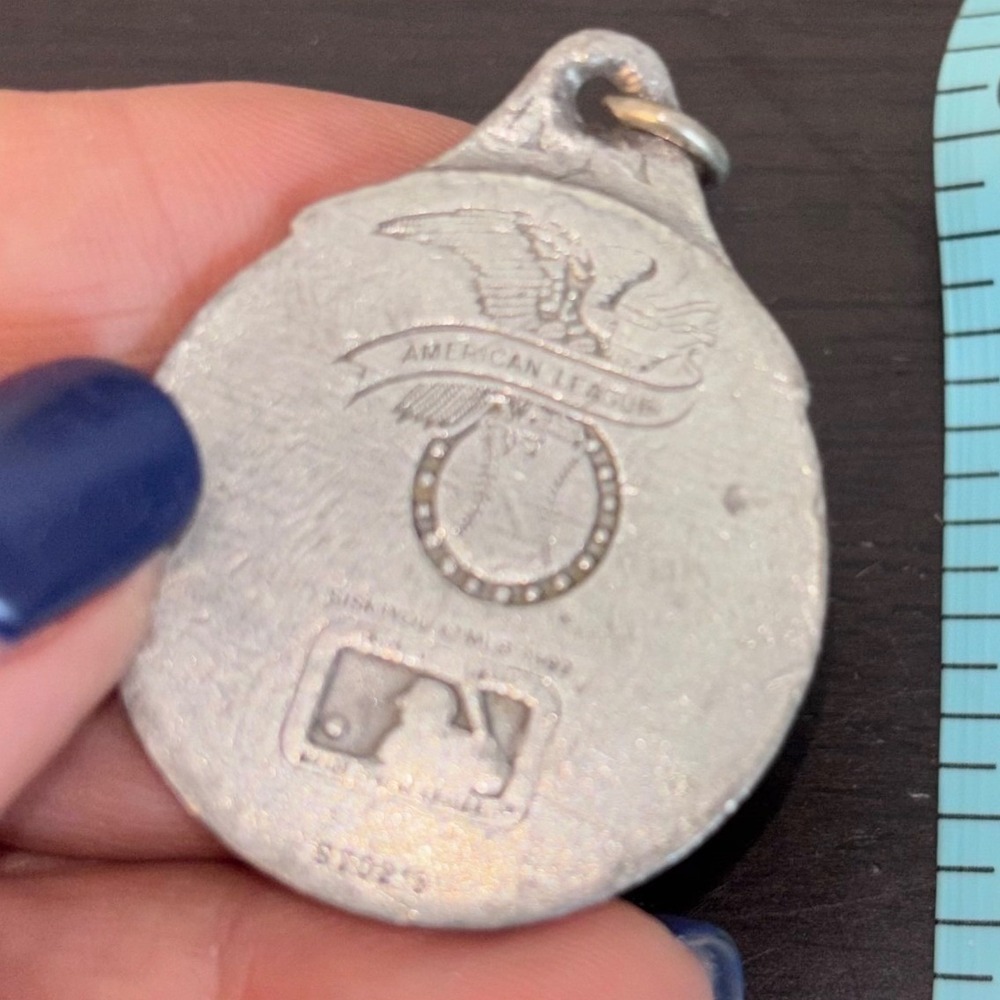 Vintage 1987 New York Yankees MLB American League Metal Keychain *Charm Only* - Picture 3 of 5